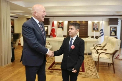 Başkan Sekmen; "Onlar g&ouml;z&uuml;m&uuml;z&uuml;n nuru, geleceğimizin umudu"
