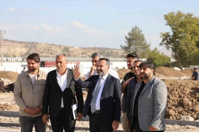 Başkan Şerifoğulları Doğu Park’ta incelemelerde bulundu
