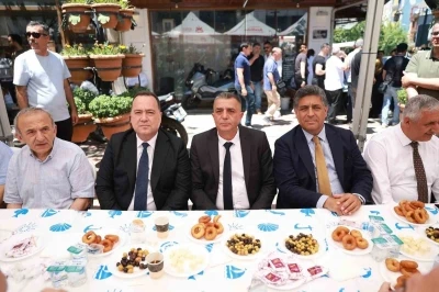 Başkan Şimşek, annesi i&ccedil;in d&uuml;zenlediği hayır programında taziyeleri kabul etti
