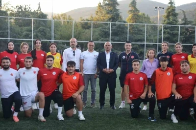 Başkan Söğüt  geleceğin en büyük umut kaynağı sporcularla bir arada
