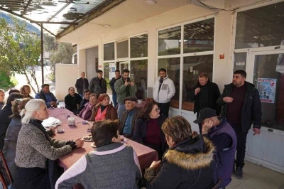 Başkan Subaşı, yangın sonrasında yeniden inşa edilen evin sakinleriyle bir araya geldi.
