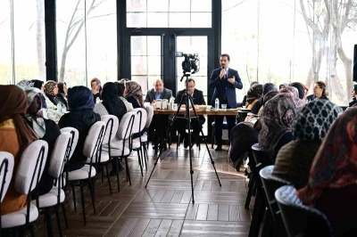 Başkan Taşkın, AK Parti Kadın Kolları Mahalle Başkanları toplantısına katıldı
