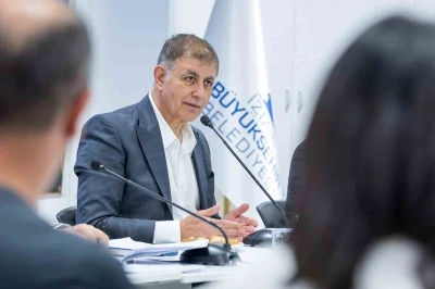 Başkan Tugay: "Zeytinin değerini ekonomiye yansıtmalıyız"
