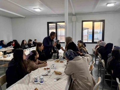 Başkan Ulutaş, iftarda vatandaşlarla bir araya geldi
