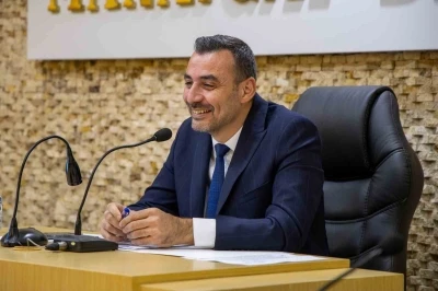 Başkan vekili &Ccedil;i&ccedil;ek&rsquo;ten sahte hesap uyarısı
