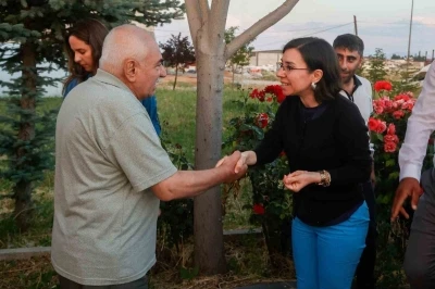 Başkan Vekili &Ouml;zkan, Muharrem ayı iftarında vatandaşlarla buluştu
