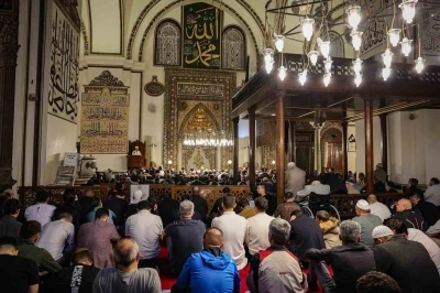 Başkan Vekili Şahin Biba, bayram sabahı &ouml;ğrencilerle buluştu
