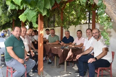 Başkan Zencirci meclis üyeleriyle birlikte Germencik pazarında vatandaşlarla buluştu
