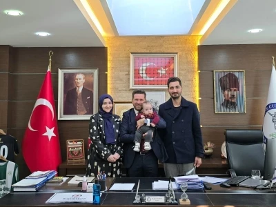 Başkanı Tatık makamında SMA hastası Kerem bebeği ağırladı
