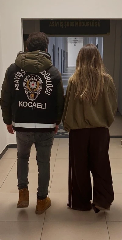 Başkasına ait kredi kartını 35 kez kullandı, Kocaeli&rsquo;de sahte kimlikle yakalandı
