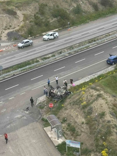 Başkentte takla atan otomobilden 3 kişi yaralı kurtuldu
