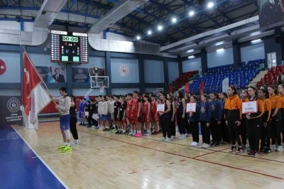 Basketbol yarı final m&uuml;sabakaları D&uuml;zce&rsquo;de başladı
