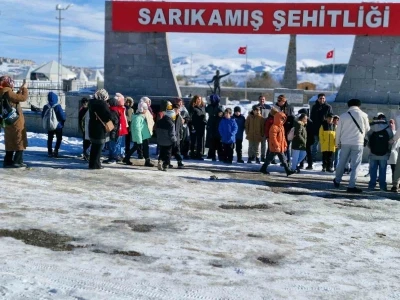 Baş&ouml;ğretmen İlkokulu &Ouml;ğrencileri Sarıkamış Şehitlerini unutmadı
