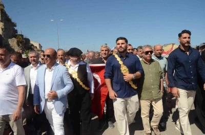 Başpehlivan Erkan Taş&rsquo;a memleketi Sinop&rsquo;ta g&ouml;rkemli karşılama
