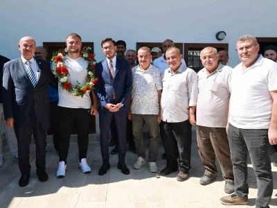 Başpehlivan memleketi Tokat’ta coşkuyla karşılandı
