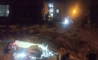 Batman’da 2 katlı bina çöktü
