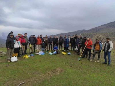 Batman&rsquo;da 3 bin meşe palamudu toprakla buluşturuldu
