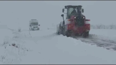 Batman&rsquo;da 35 k&ouml;y yolu ulaşıma a&ccedil;ıldı, ziyaret&ccedil;iler kurtarıldı
