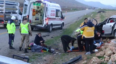 Batman&rsquo;da direğe &ccedil;arpıp takla atan ara&ccedil; hurdaya d&ouml;nd&uuml;: 5 yaralı
