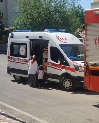 Batman&rsquo;da ev yangınında 2 kişi dumandan etkilendi
