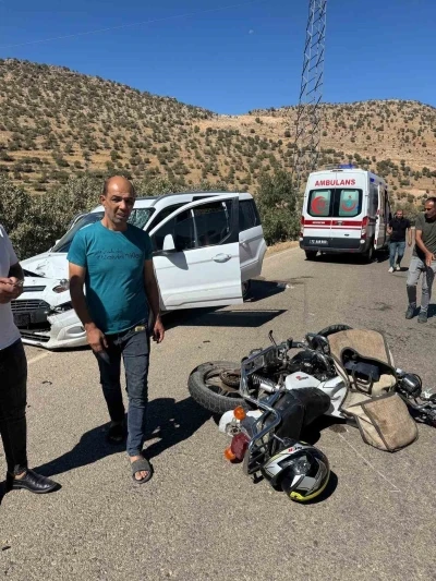 Batman’da hafif ticari araç ile motosiklet çarpıştı: 1 yaralı
