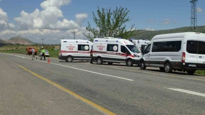 Batman&rsquo;da iki otomobil &ccedil;arpıştı: 9 yaralı
