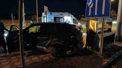 Batman&rsquo;da iki otomobil kafa kafaya &ccedil;arpıştı: 1 yaralı
