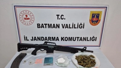 Batman&rsquo;da jandarmadan eş zamanlı uyuşturucu operasyonu!