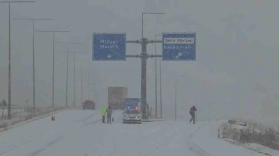 Batman&rsquo;da kar teyakkuzu: Ayrancı Ge&ccedil;idi&rsquo;nde "zincir" denetimi, k&ouml;y yollarında kurtarma operasyonu
