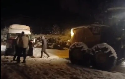 Batman&rsquo;da k&ouml;y yolunda mahsur kalan 10 kişi lurtarıldı
