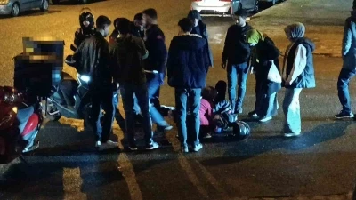 Batman&rsquo;da motosikletten savrulan kurye yaralandı
