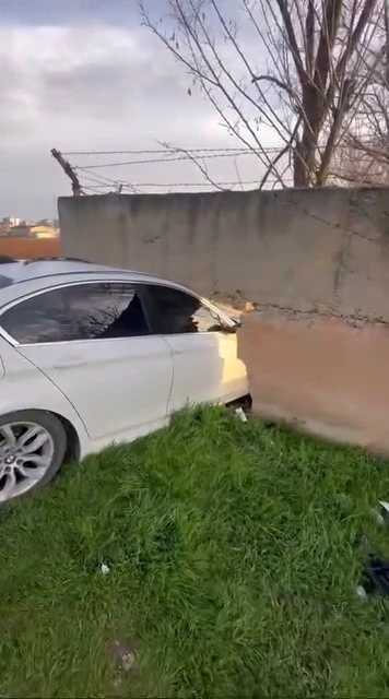 Batman&rsquo;da otomobil ihata duvarına &ccedil;arptı: 1 yaralı
