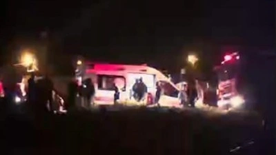 Batman&rsquo;da otomobil şarampole yuvarlandı: 3&rsquo;&uuml; ağır 4 yaralı