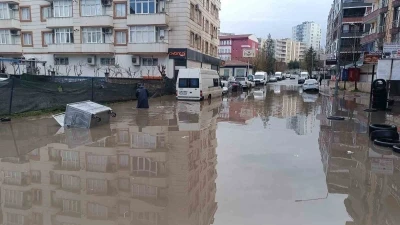 Batman&rsquo;da sağanak ve kar hayatı olumsuz etkiledi
