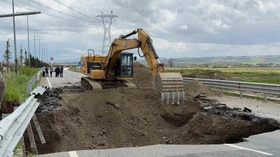 Batman&rsquo;da sağanak yağış nedeniyle yol &ccedil;&ouml;kt&uuml;, G&uuml;ney &Ccedil;evre Yolu ulaşıma kapatıldı
