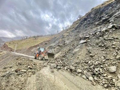Batman’da şiddetli yağışlarla birlikte bazı köy ve mezra yolları ulaşıma kapandı