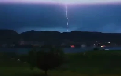Batman&rsquo;da şimşekler geceyi g&uuml;nd&uuml;ze &ccedil;evirdi
