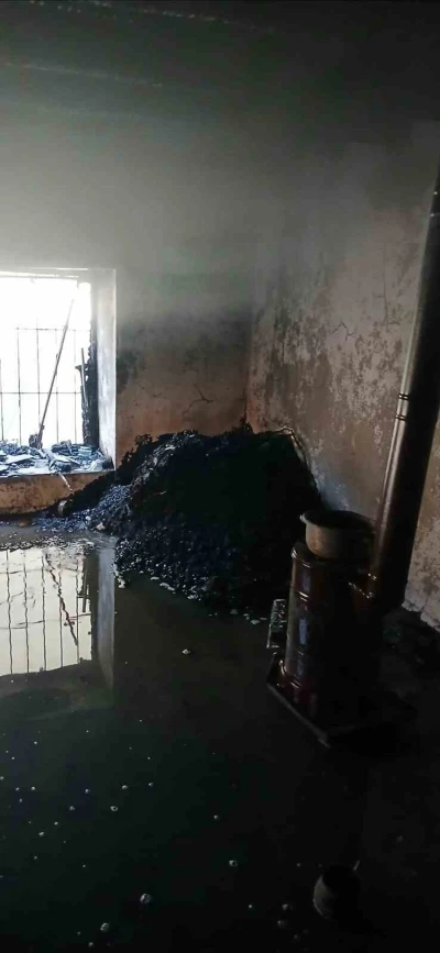 Batman&rsquo;da sobadan &ccedil;ıkan kıvılcımlar evi k&uuml;le &ccedil;evirdi
