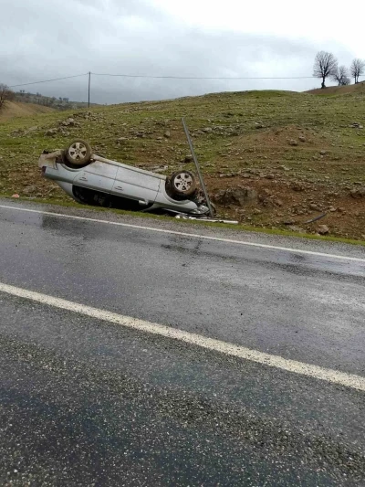 Batman&rsquo;da s&uuml;r&uuml;c&uuml;s&uuml;n&uuml;n kontrol&uuml;nden &ccedil;ıkan otomobil takla attı: 1 yaralı
