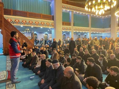 Batman&rsquo;da teravih &ouml;ncesi bağımlılıkla m&uuml;cadele &ccedil;alışması