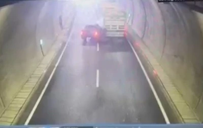 Batman’da tıra çarpan pikap hurdaya döndü: 1 yaralı
