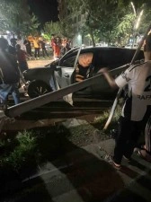 Batman’da trafik kazası, otomobil aydınlatma direğine çarptı