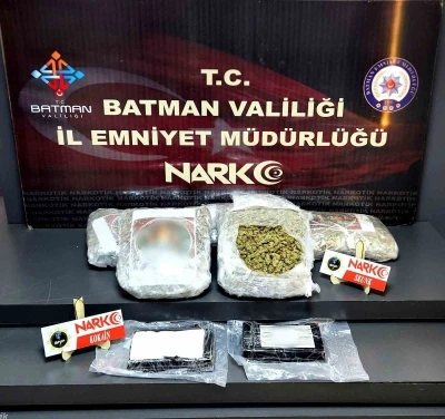 Batman&rsquo;da zehir tacirlerine darbe: Tır dorsesinde uyuşturucu ele ge&ccedil;irildi
