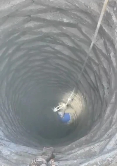 Batman itfaiyesi 20 metrelik kuyuya düşen horozu kurtardı
