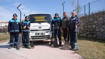 Battalgazi&rsquo;de Derme Deresi &ccedil;evresinde temizlik ve yıkama &ccedil;alışması
