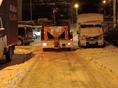 Battalgazi&rsquo;de gece boyu kar mesaisi
