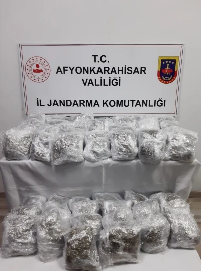 Bavulların içerisinden yaklaşık 17 kilogram uyuşturucu çıktı
