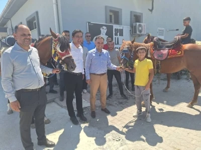 Baybatur Selendi’de esnaf ve partililerle buluştu
