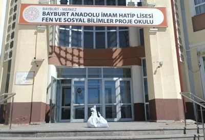 Bayburt Anadolu İHL &ouml;ğrencileri 55 kilogram atık pil topladı
