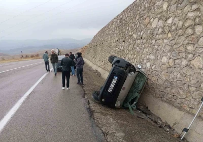 Bayburt-Erzurum kara yolunda trafik kazası: 3 yaralı
